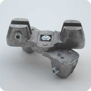 Adjustable street sign bracket